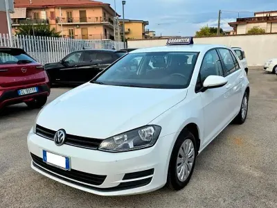 Usata VW Golf VII Trendline 105 CV (77 kW) 2014 Bianco Berlina
