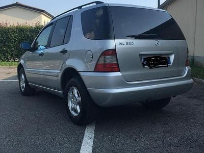 Käytetty Mercedes ML320 218 HP (160 kW) 1998 Harmaa Katumaasturi