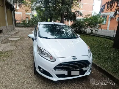 Usata Ford Fiesta Titanium 75 CV (55 kW) 2014 Bianco Utilitaria