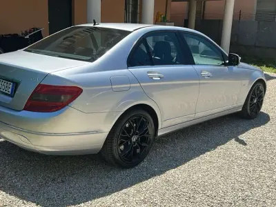 Usata Mercedes C220 Elegance 170 CV (125 kW) 2008 Argento Berlina