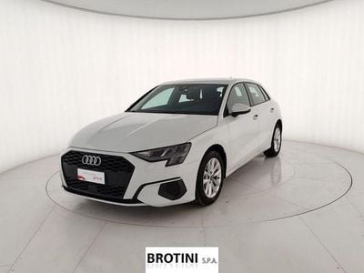 Usata Audi A3 Business 110 CV (80 kW) 2023 Bianco ghiaccio metallizzato Berlina