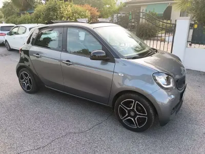 Usata Smart ForFour Exclusive 90 CV (66 kW) 2015 Nero Utilitaria
