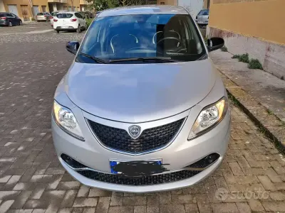 Usata Lancia Ypsilon 95 CV (69 kW) 2016 Grigio Utilitaria