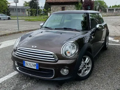 Usata Mini One D 90 CV (66 kW) 2012 Marrone Utilitaria