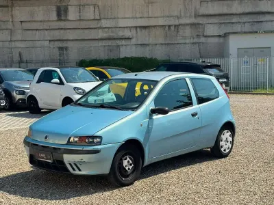 Usata Fiat Punto Feel 60 CV (44 kW) 2003 Blu/azzurro Utilitaria