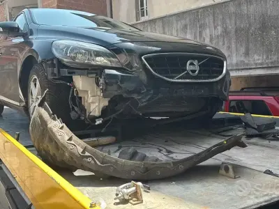 Usata Volvo V40 120 CV (88 kW) 2015 Nero Berlina
