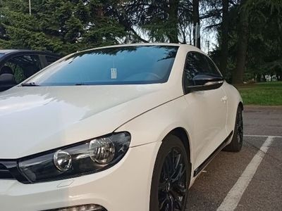 usata VW Scirocco 1.4 TSI 160CV Automobile in ottime condizioni riguardo gli esterni e buono stato per quanto riguarda gli interni