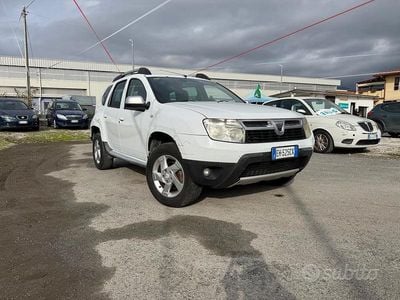 Usata Dacia Duster Lauréate 110 CV (80 kW) 2011 Bianco Berlina