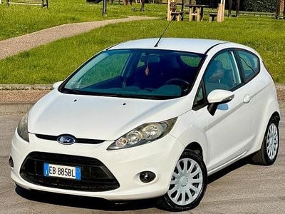 Usata Ford Fiesta 96 CV (70 kW) 2009 Bianco Utilitaria