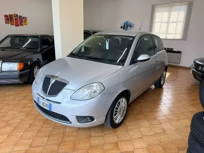 Usata Lancia Ypsilon 60 CV (44 kW) 2008 Grigio Utilitaria