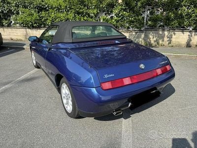 Begagnad Alfa Romeo Spider 150 HK (110 kW) 1996 Blå Cab