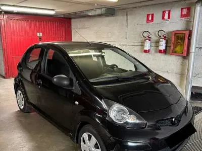 Usata Toyota Aygo 68 CV (50 kW) 2009 Nero Utilitaria