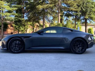 Usata Aston Martin DB12 680 CV (500 kW) 2024 Antracite(met.) Coupé