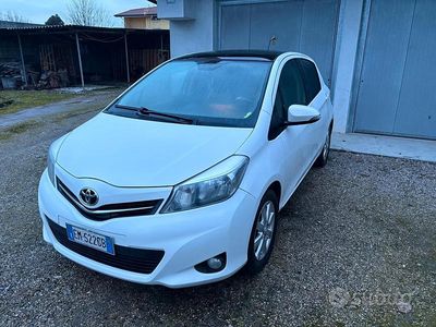Bianco Usata 2012 Toyota Yaris Berlina | 7000 € (Molto cara)