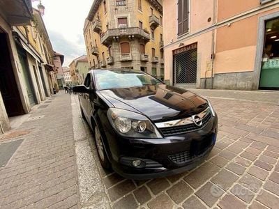 Usata Opel Astra 101 CV (74 kW) 2008 Nero Utilitaria
