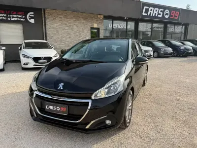 Usata Peugeot 208 Allure 82 CV (60 kW) 2017 Nero Utilitaria