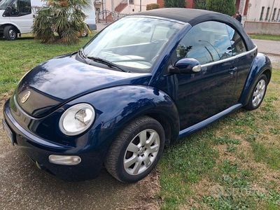 Usata VW New Beetle 101 CV (74 kW) 2005 Blu Utilitaria
