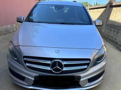 Usata Mercedes A180 Premium 109 CV (80 kW) 2015 Argento Utilitaria