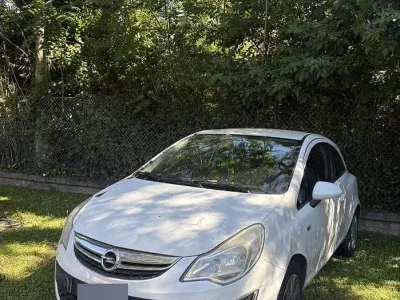 Usata Opel Corsa 86 CV (63 kW) 2011 Bianco Utilitaria