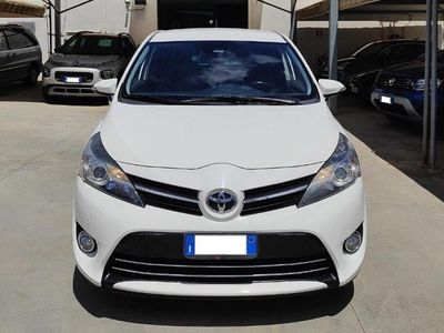 Usata Toyota Verso Active 111 CV (81 kW) 2017 Bianco Monovolume