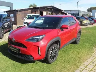 Usata Toyota Yaris Cross Trend 115 CV (84 kW) 2023 Emotional red SUV