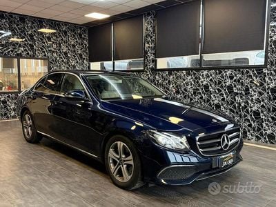 Usata Mercedes E220 Business 194 CV (142 kW) 2018 Blu Berlina
