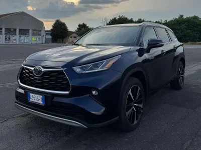 Usata Toyota Highlander Executive 190 CV (139 kW) 2022 Blu/azzurro SUV