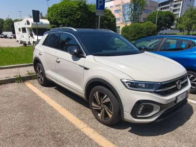Usata VW T-Roc R-line 110 CV (80 kW) 2023 Grigio SUV