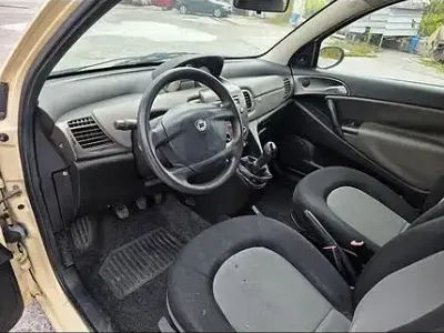 Usata Lancia Ypsilon 69 CV (50 kW) 2004 Bianco Utilitaria