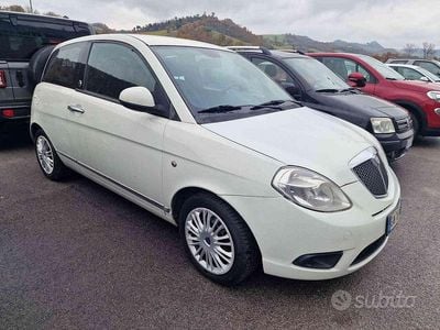 Usata Lancia Ypsilon 78 CV (57 kW) 2010 Bianco pastello Utilitaria