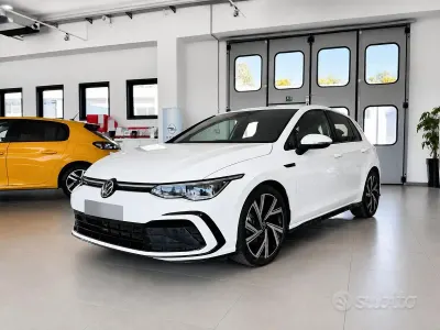 Usata VW Golf VIII R-line 150 CV (110 kW) 2024 Bianco Berlina