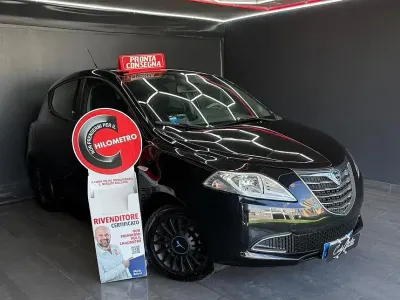 Usata Lancia Ypsilon Platinum 69 CV (50 kW) 2014 Nero Utilitaria