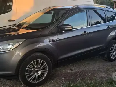 Usata Ford Kuga 140 CV (102 kW) 2014 Grigio SUV