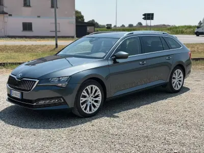 Usata Skoda Superb Style 200 CV (147 kW) 2021 Grigio Station wagon