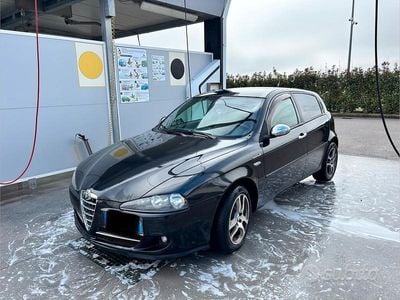 Usata Alfa Romeo 147 120 CV (88 kW) 2006 Nero Utilitaria