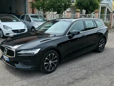 Usata Volvo V60 Business Edition 149 CV (109 kW) 2020 Nero Station wagon