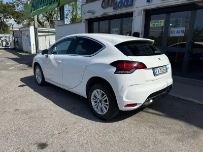 Usata DS Automobiles DS4 Chic 120 CV (88 kW) 2015 Bianco Berlina
