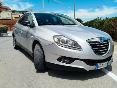 Usata Lancia Delta Silver 120 CV (88 kW) 2010 Grigio Utilitaria