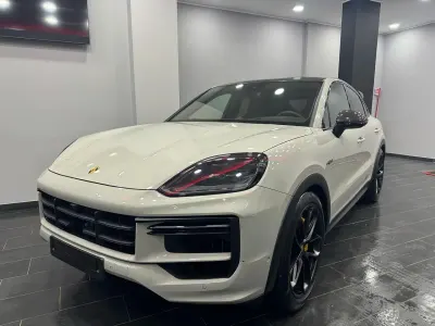 Nuova Porsche Cayenne Turbo GT 474 CV (348 kW) 2026 Beige SUV