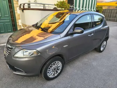Usata Lancia Ypsilon Silver 85 CV (62 kW) 2013 Grigio Utilitaria