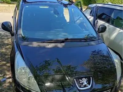 Usata Peugeot 5008 150 CV (110 kW) 2010 Nero Monovolume