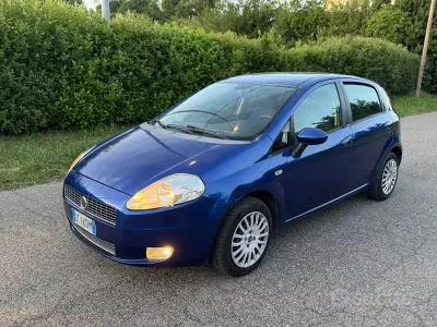 Usata Fiat Grande Punto 65 CV (47 kW) 2009 Bluazzurro Utilitaria