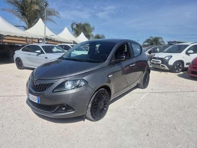 Begagnad Lancia Ypsilon Silver 69 HK (50 kW) 2022 Silver Halvkombi