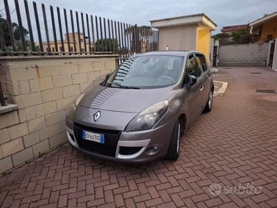 Usata Renault Scénic III 110 CV (80 kW) 2011 Grigio Monovolume