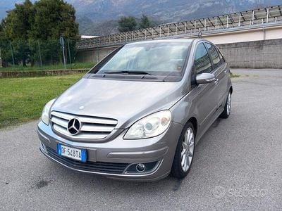 Usata Mercedes B180 109 CV (80 kW) 2007 Grigio Monovolume