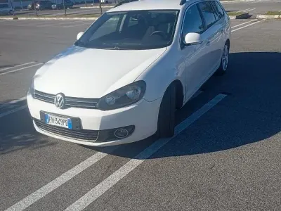 Usata VW Golf VI 140 CV (102 kW) 2011 Bianco Utilitaria