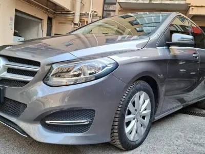 Usata Mercedes B180 Premium 109 CV (80 kW) 2017 Grigio Utilitaria