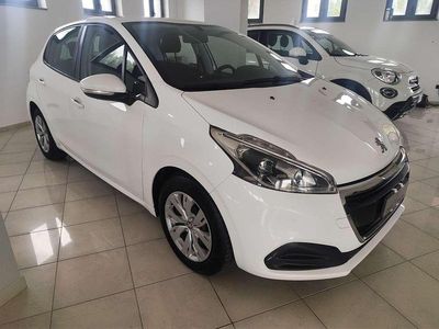 Usata Peugeot 208 Business-Line 68 CV (50 kW) 2015 Bianco Utilitaria