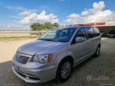 Usata Lancia Voyager Platinum 163 CV (119 kW) 2012 Grigio Monovolume