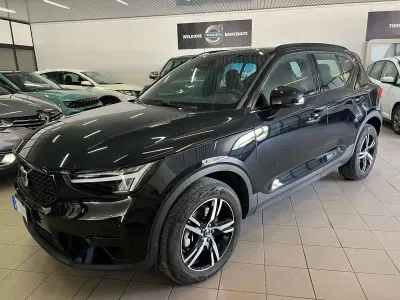Usata Volvo XC40 Plus 163 CV (119 kW) 2024 Onyx black metallizzato SUV